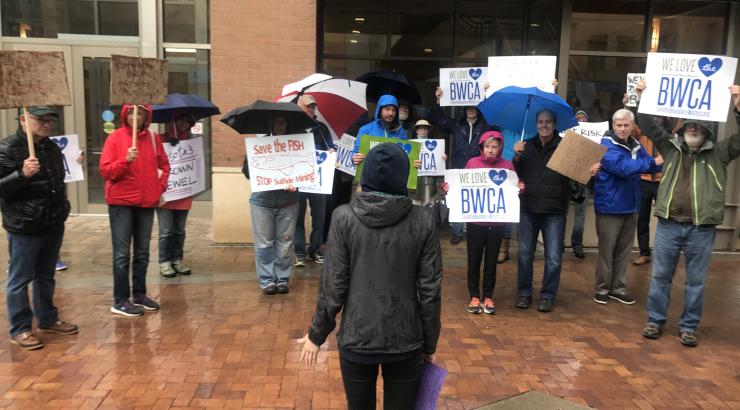 Photo of supporters rallying in Duluth holding signs that sayd "We love the BWCA"